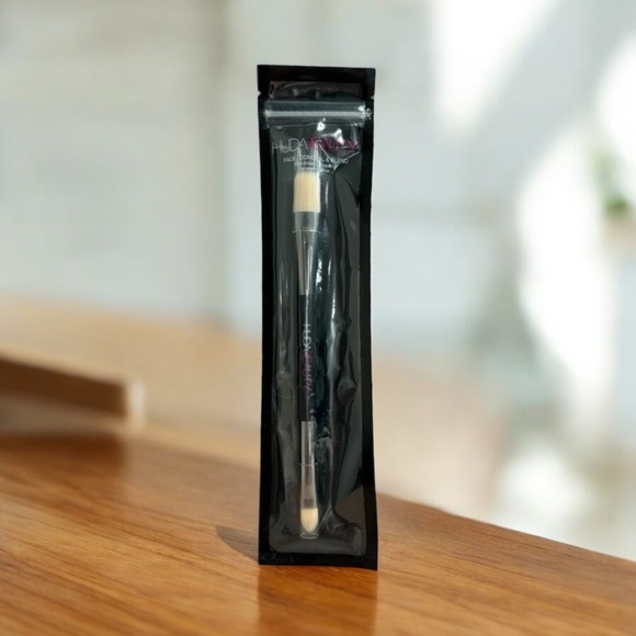 ⚫️ Huda Beauty Bake & Blend Dual-Ended Setting Complexion Face Conceal Brush New - Picture 1 of 5